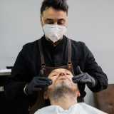 ...� pronto per essere massaggiato sul viso. In questa maniera agisce contro screpolature e irritazioni dovute all�uso dei vari strumenti�